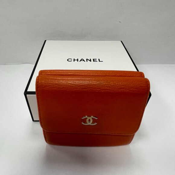 CHANEL Coco Mark Vintage Series 7 Orange Leather Compact Wallet - Preowned - Picture 15 of 16